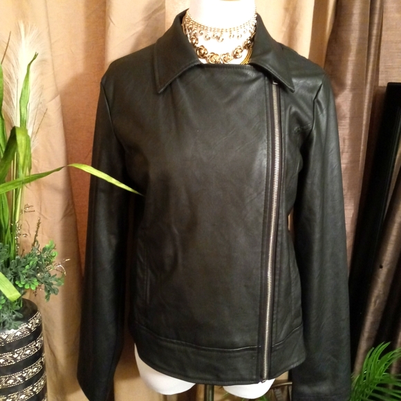 Stylish faux leather jacket😎💅 - Picture 3 of 7